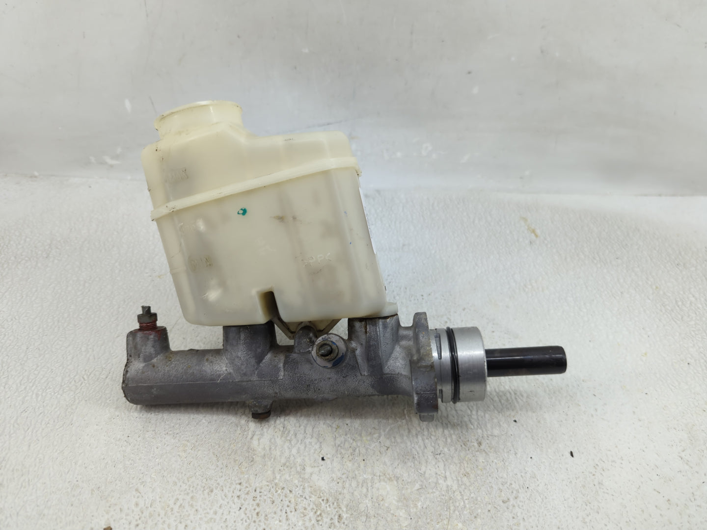 2002-2006 Toyota Camry Brake Master Cylinder 1277862 - Oemusedautoparts1.com