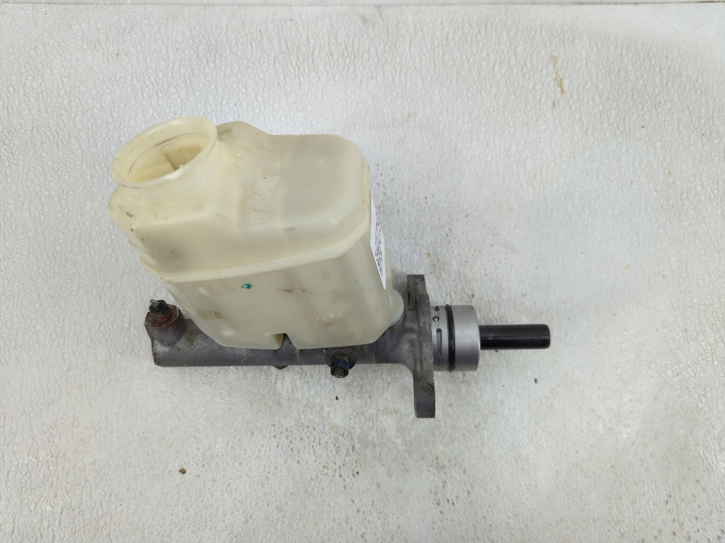 2002-2006 Toyota Camry Brake Master Cylinder 1277862 - Oemusedautoparts1.com