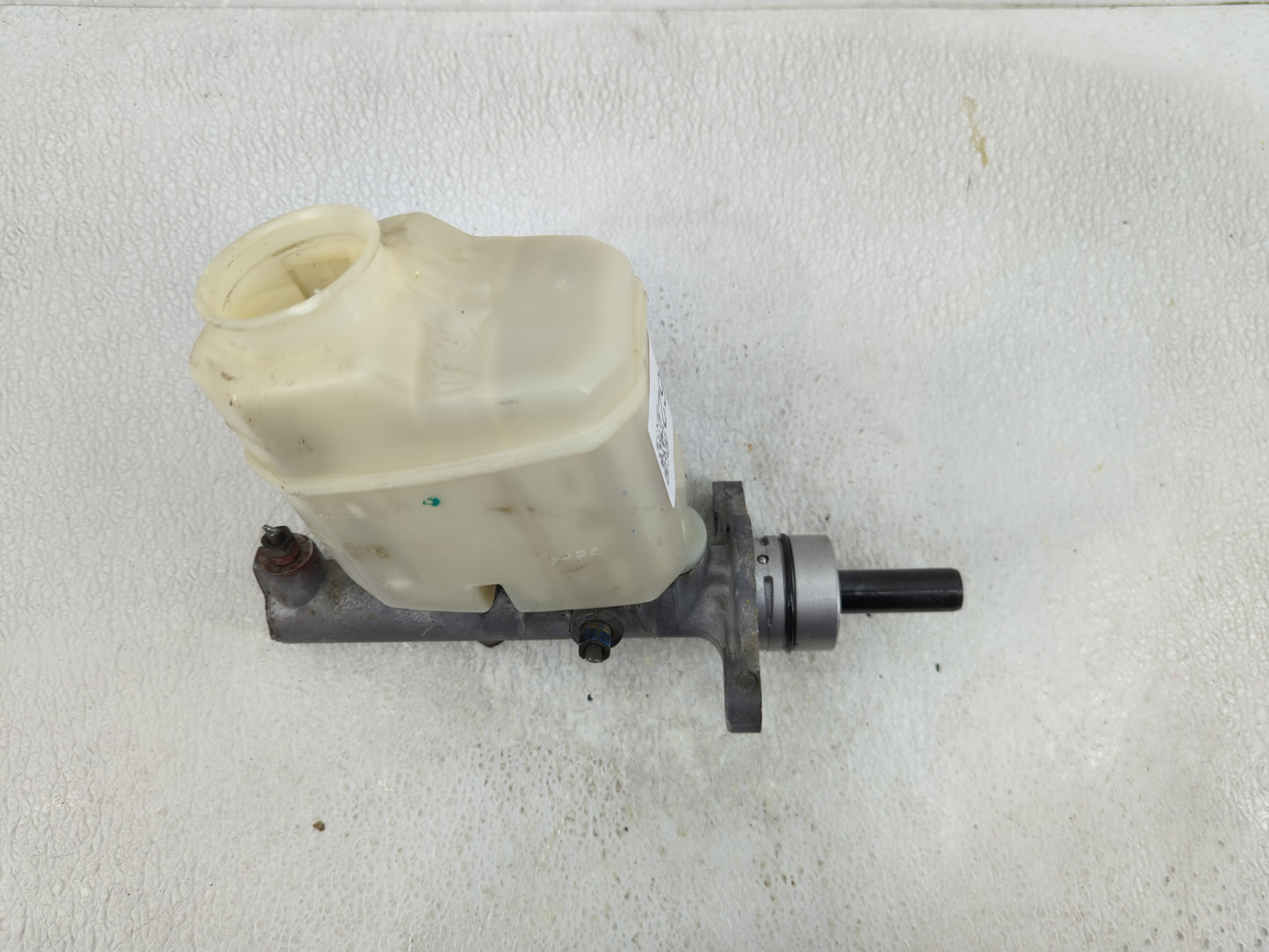 2002-2006 Toyota Camry Brake Master Cylinder 1277862 - Oemusedautoparts1.com