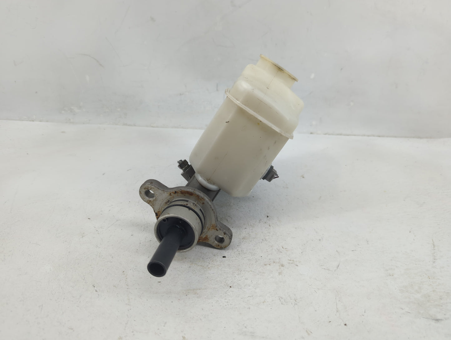 2002-2006 Toyota Camry Brake Master Cylinder - Oemusedautoparts1.com