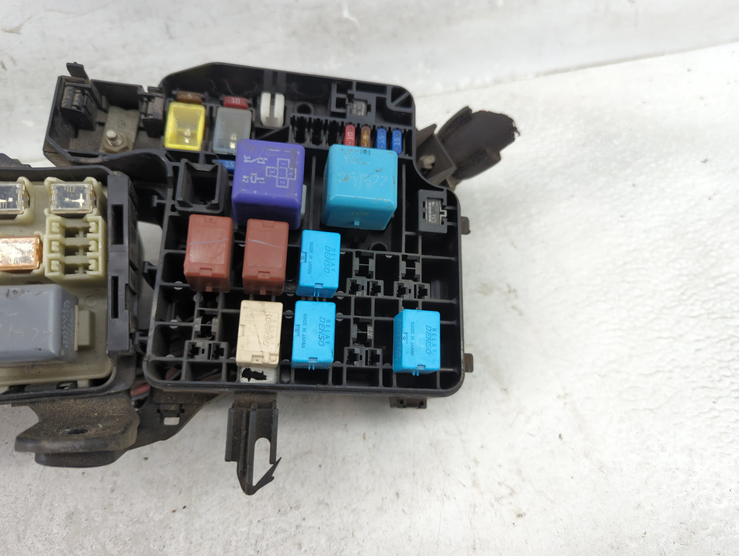 2002-2004 Toyota Camry Fusebox Fuse Box Panel Relay Module P/N:646-10398 Fits Fits 2002 2003 2004 OEM Used Auto Parts - Oemu