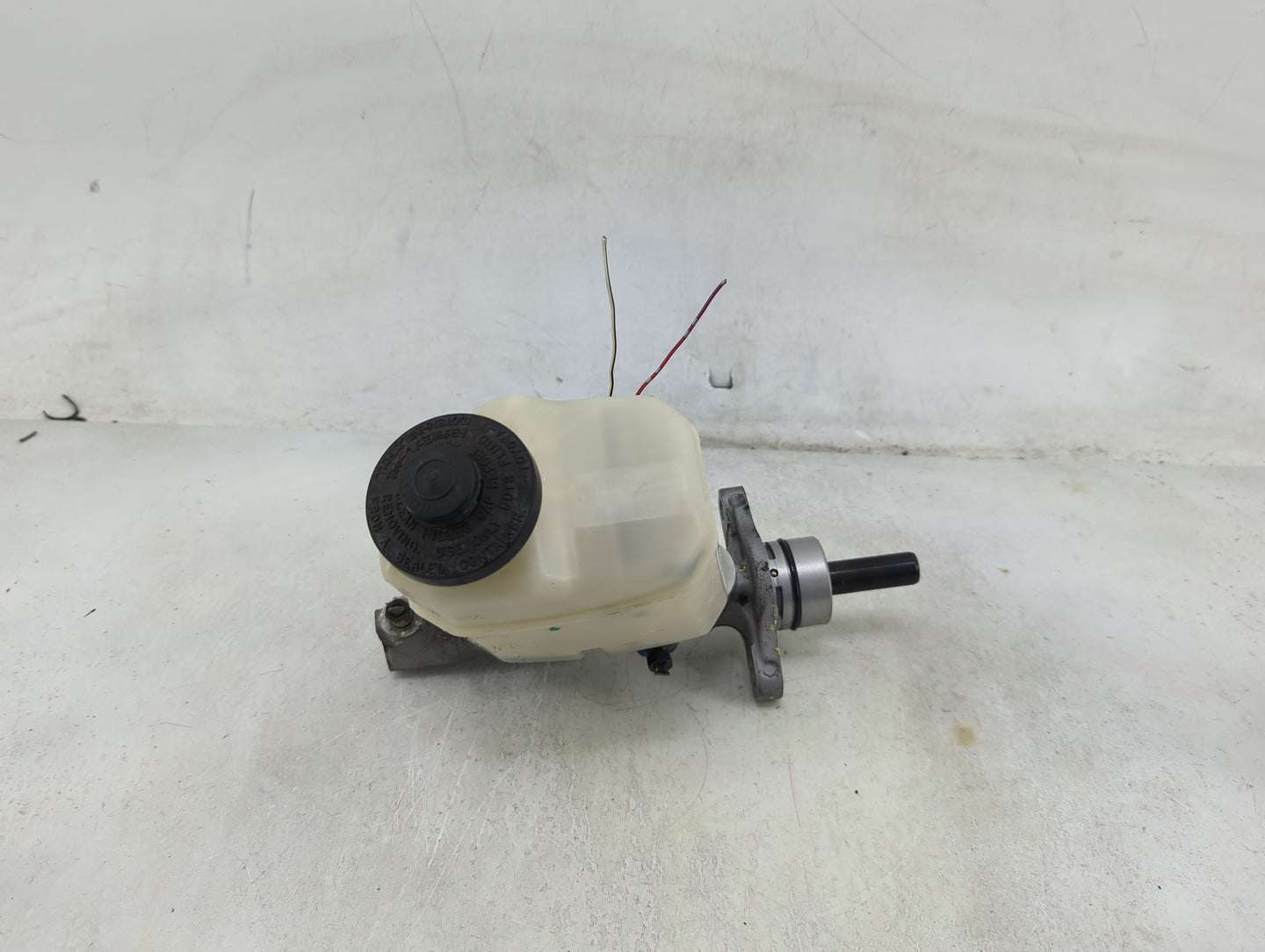2002-2006 Toyota Camry Brake Master Cylinder 1490066 - Oemusedautoparts1.com