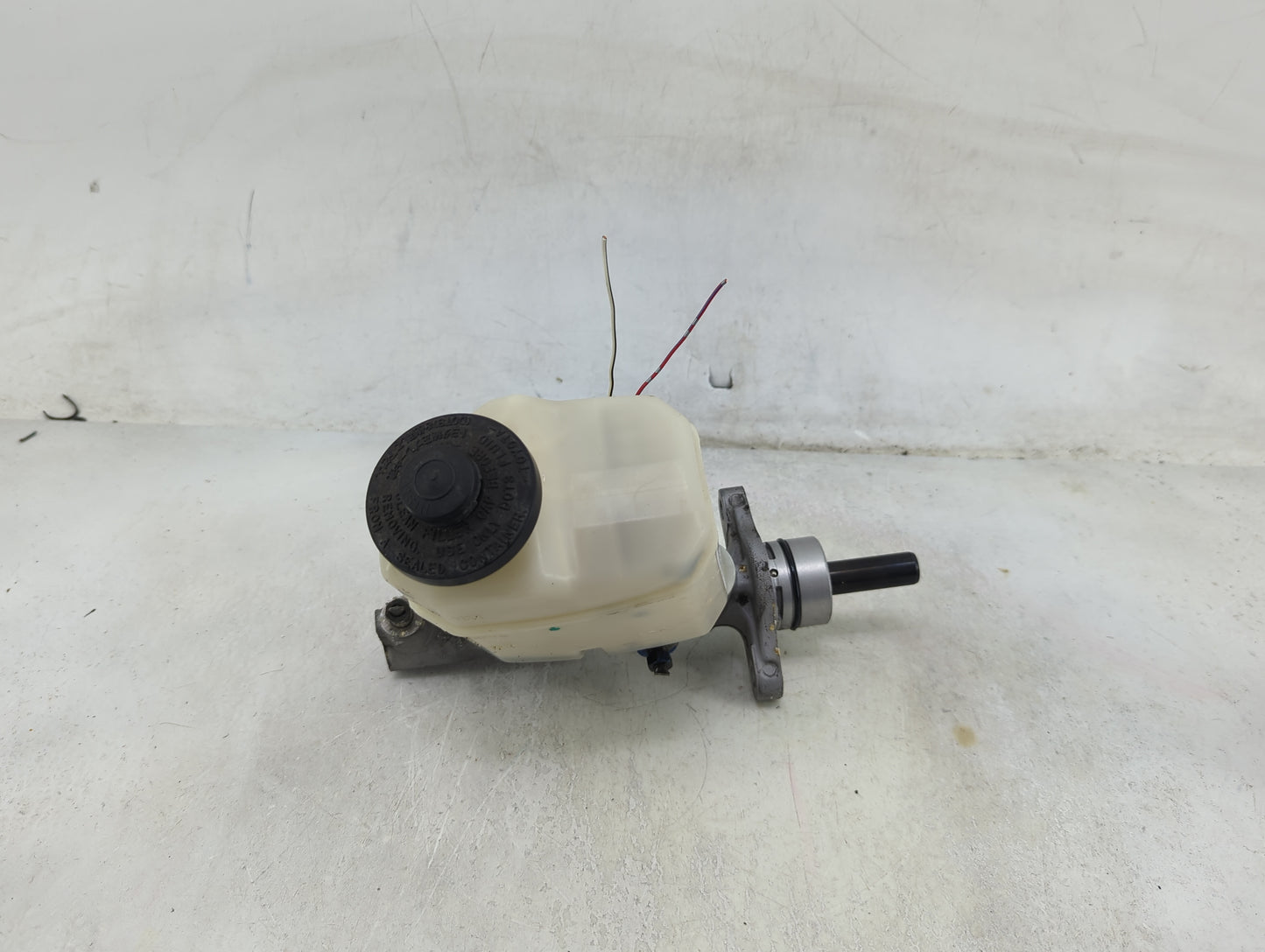2002-2006 Toyota Camry Brake Master Cylinder 1490066 - Oemusedautoparts1.com