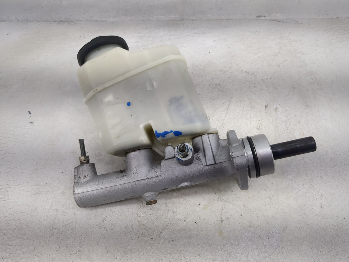 2002-2006 Toyota Camry Brake Master Cylinder 1490955 - Oemusedautoparts1.com