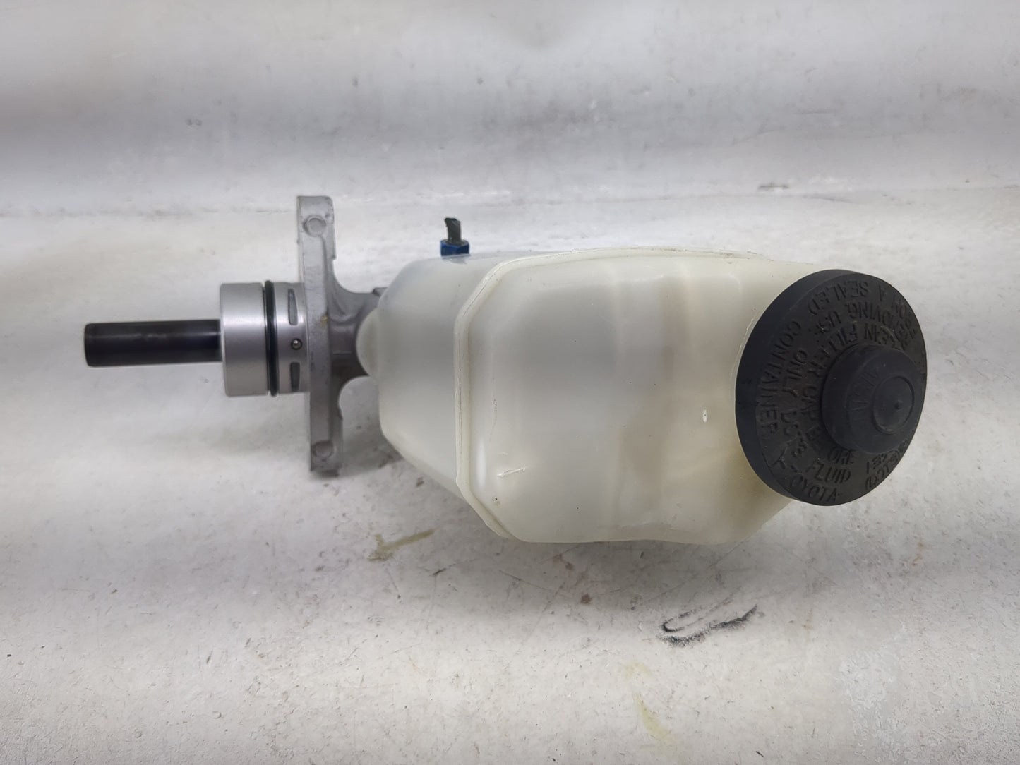 2002-2006 Toyota Camry Brake Master Cylinder 1490955 - Oemusedautoparts1.com