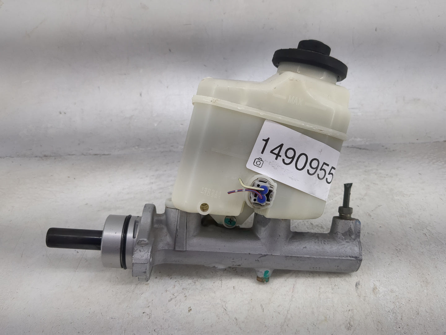 2002-2006 Toyota Camry Brake Master Cylinder 1490955 - Oemusedautoparts1.com