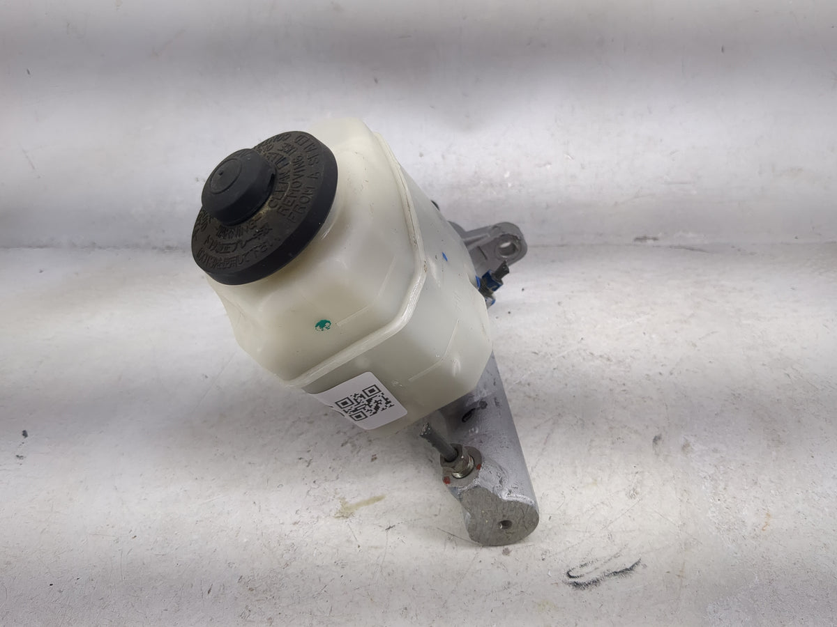 2002-2006 Toyota Camry Brake Master Cylinder 1490955 - Oemusedautoparts1.com