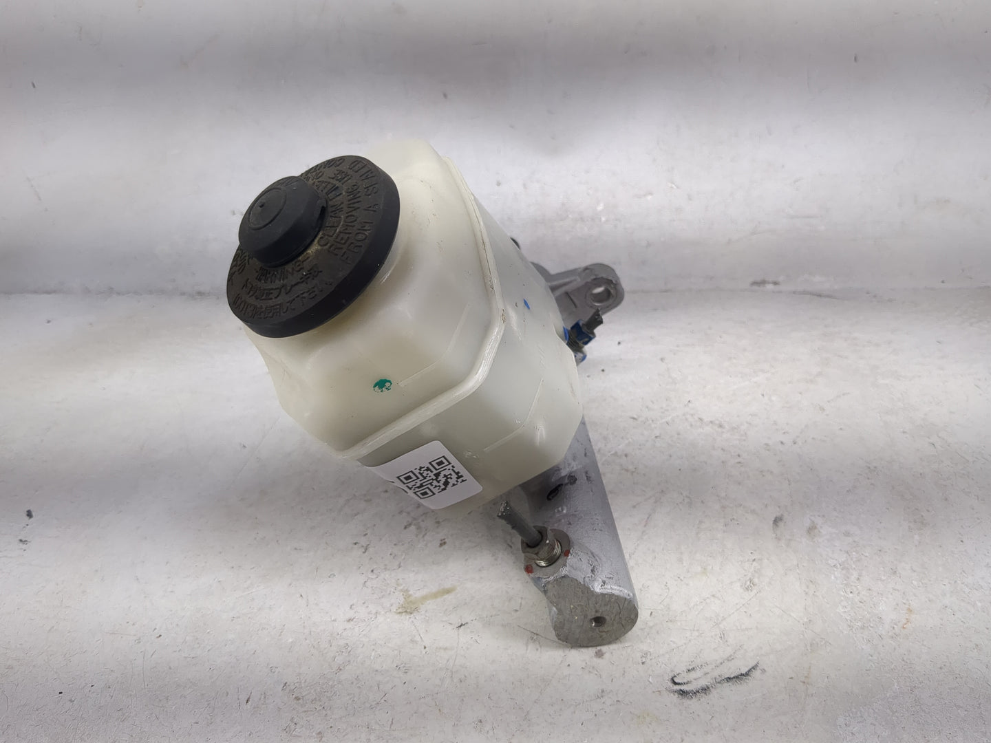 2002-2006 Toyota Camry Brake Master Cylinder 1490955 - Oemusedautoparts1.com
