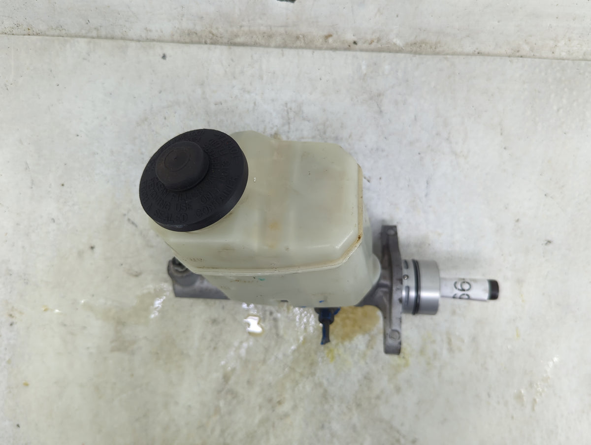 2002-2006 Toyota Camry Brake Master Cylinder 1496640 - Oemusedautoparts1.com