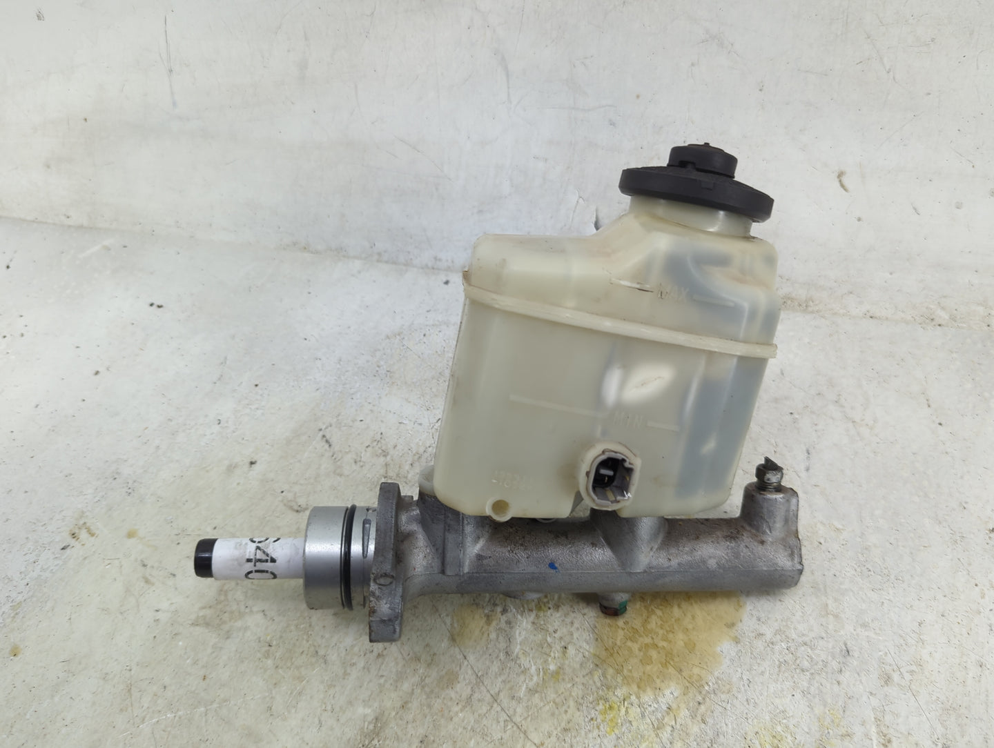 2002-2006 Toyota Camry Brake Master Cylinder 1496640 - Oemusedautoparts1.com