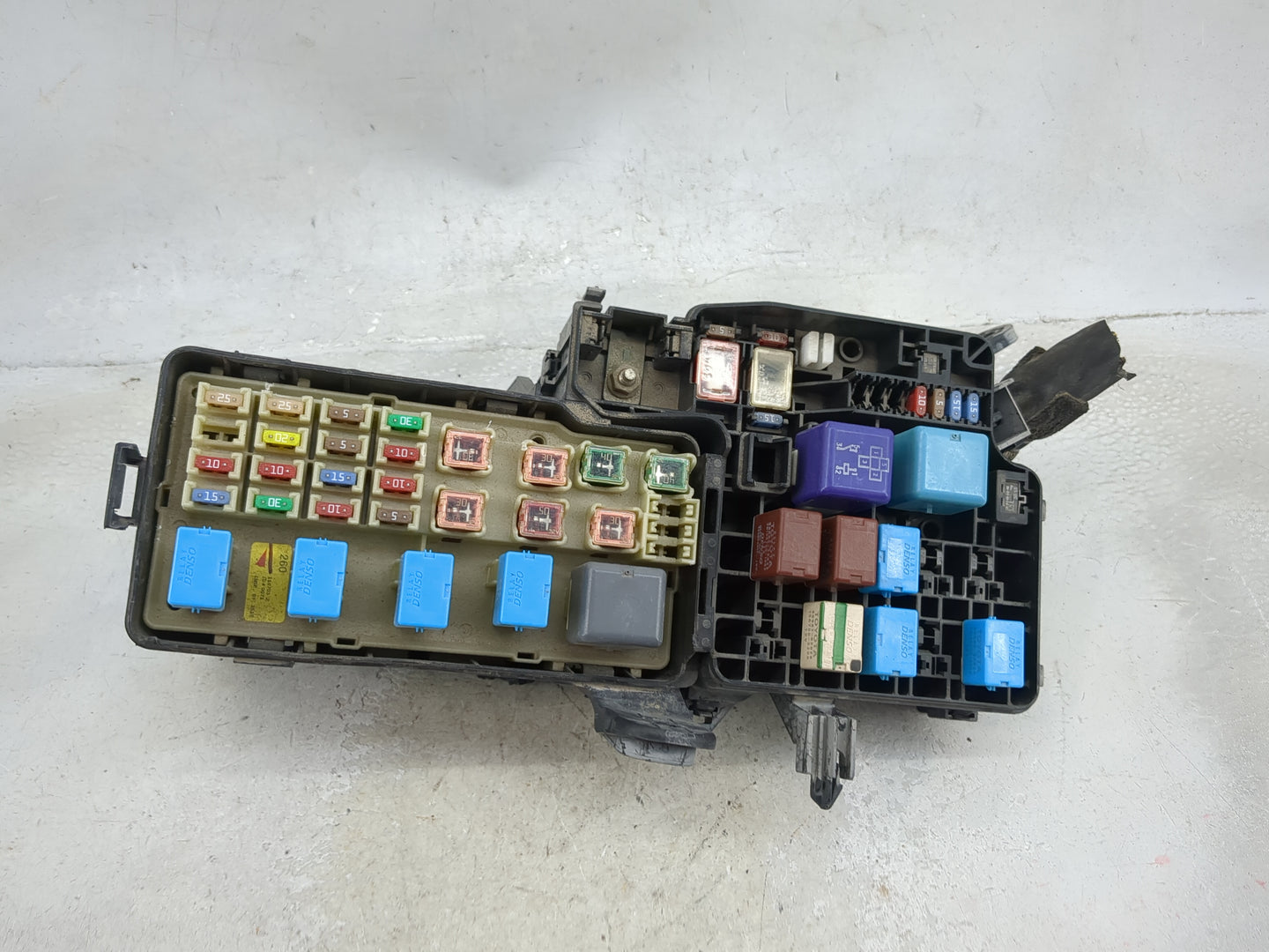 2004-2006 Toyota Camry Fusebox Fuse Box Panel Relay Module Fits Fits 2004 2005 2006 OEM Used Auto Parts - Oemusedautoparts1.