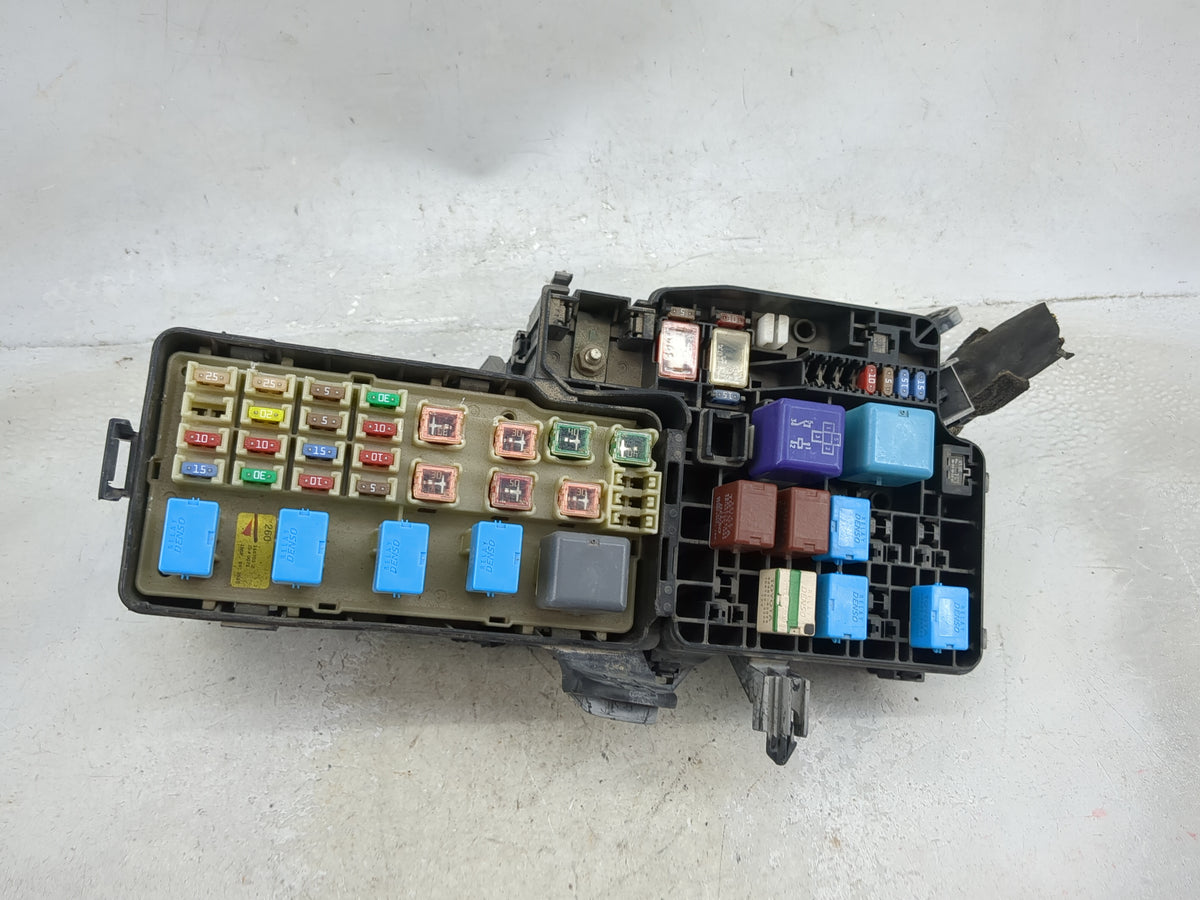 2004-2006 Toyota Camry Fusebox Fuse Box Panel Relay Module Fits Fits 2004 2005 2006 OEM Used Auto Parts - Oemusedautoparts1.