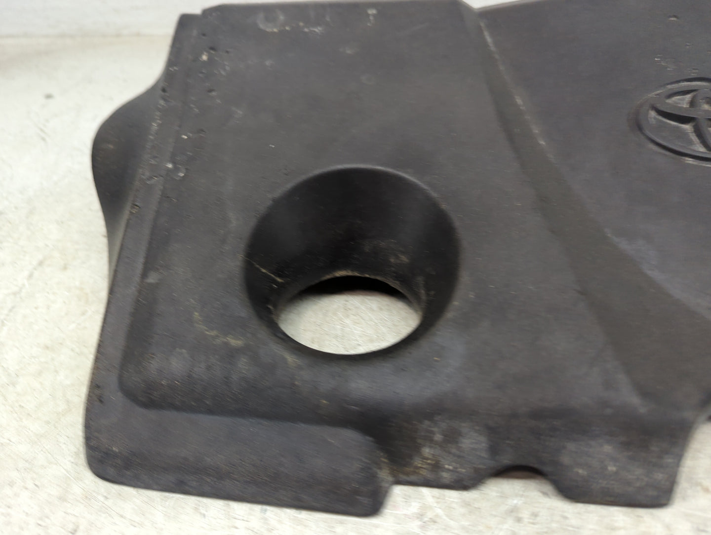 2004 Toyota Camry Engine Cover Black - Oemusedautoparts1.com