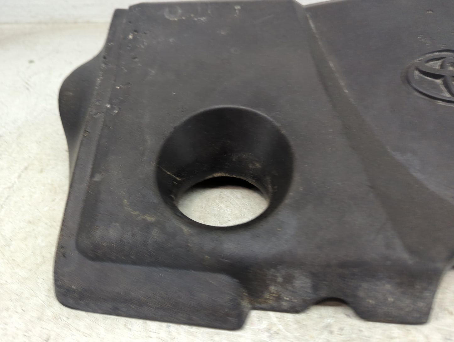 2004 Toyota Camry Engine Cover Black - Oemusedautoparts1.com