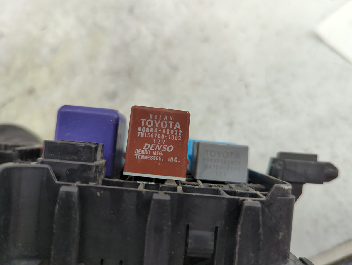 2004-2006 Toyota Camry Fusebox Fuse Box Panel Relay Module P/N:90084-98032 TN156700-1062 Fits Fits 2004 2005 2006 OEM Used A