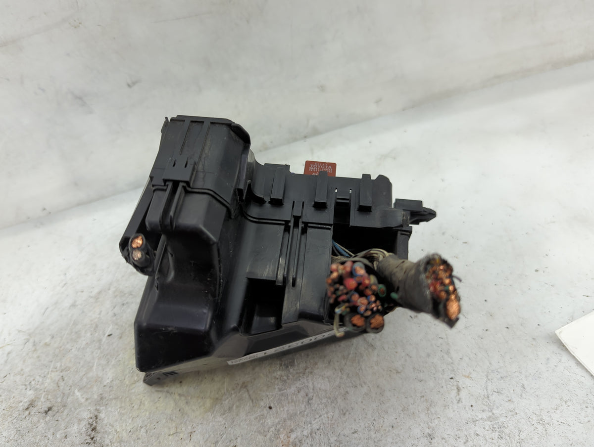 2004-2006 Toyota Camry Fusebox Fuse Box Panel Relay Module P/N:90084-98032 TN156700-1062 Fits Fits 2004 2005 2006 OEM Used A