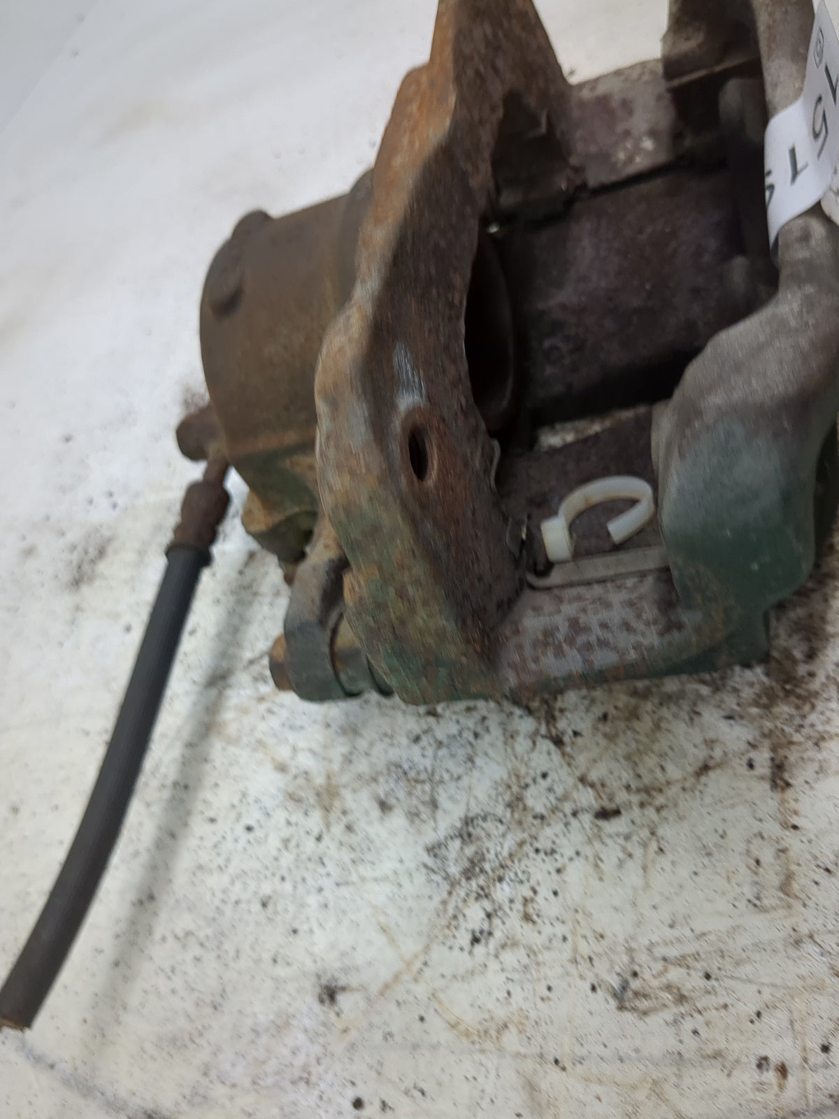 2002-2006 Toyota Camry Front Driver Left Brake Caliper 1519012 - Oemusedautoparts1.com