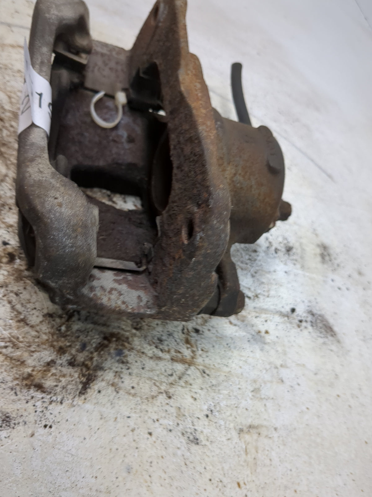 2002-2006 Toyota Camry Front Driver Left Brake Caliper 1519012 - Oemusedautoparts1.com
