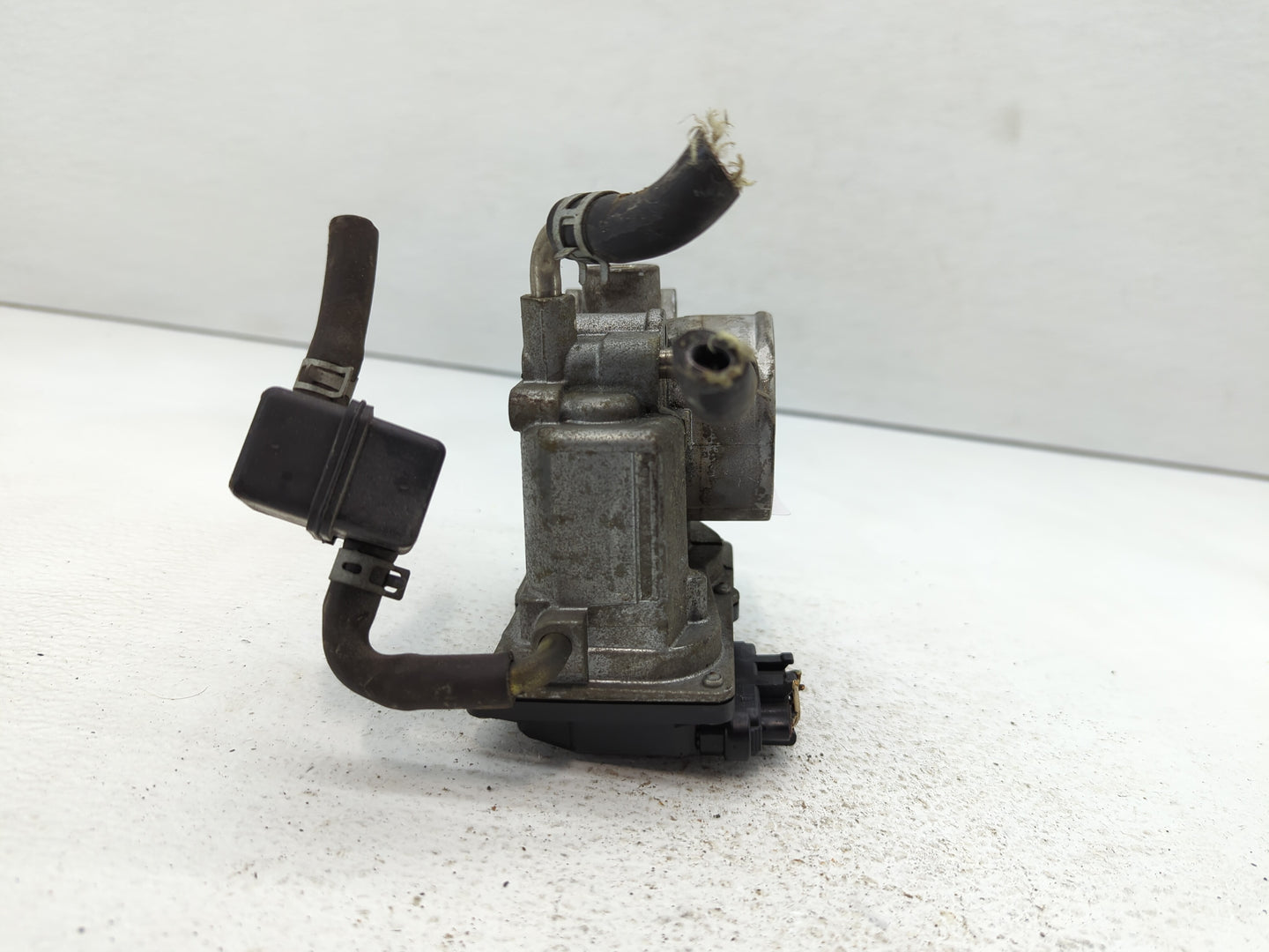 2004-2006 Toyota Camry Throttle Body P/N:22030-0H020 22030-28070, 22030-0H021, 22030-28060 Fits Fits 2004 2005 2006 2007 OEM