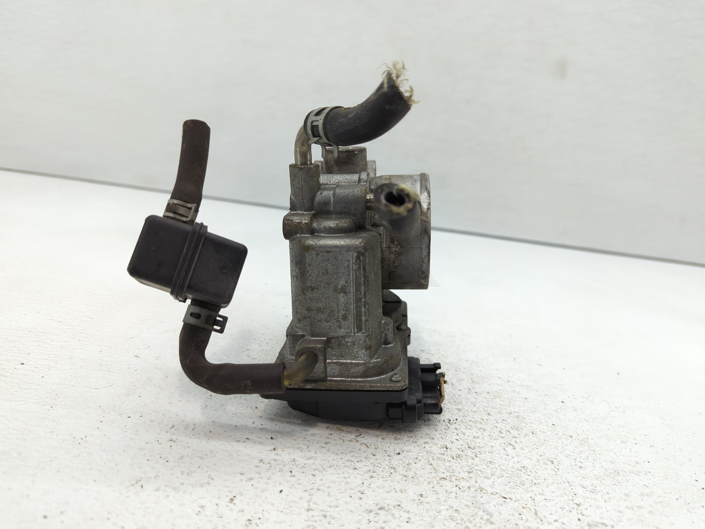 2004-2006 Toyota Camry Throttle Body P/N:22030-0H020 22030-28070, 22030-0H021, 22030-28060 Fits Fits 2004 2005 2006 2007 OEM