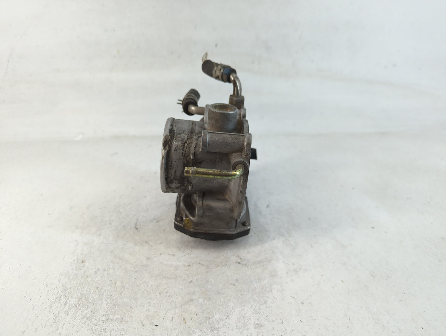 2004-2006 Toyota Camry Throttle Body P/N:093005 3 3S4G-AD Fits Fits 2004 2005 2006 2007 OEM Used Auto Parts - Oemusedautopar