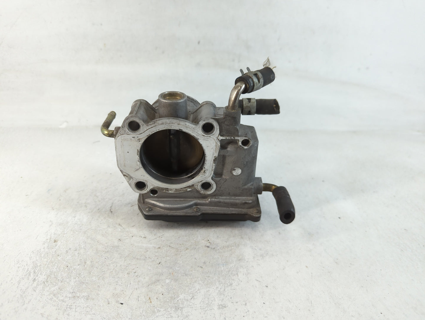 2004-2006 Toyota Camry Throttle Body P/N:093005 3 3S4G-AD Fits Fits 2004 2005 2006 2007 OEM Used Auto Parts - Oemusedautopar
