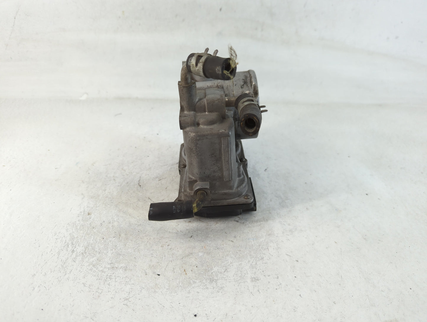 2004-2006 Toyota Camry Throttle Body P/N:093005 3 3S4G-AD Fits Fits 2004 2005 2006 2007 OEM Used Auto Parts - Oemusedautopar