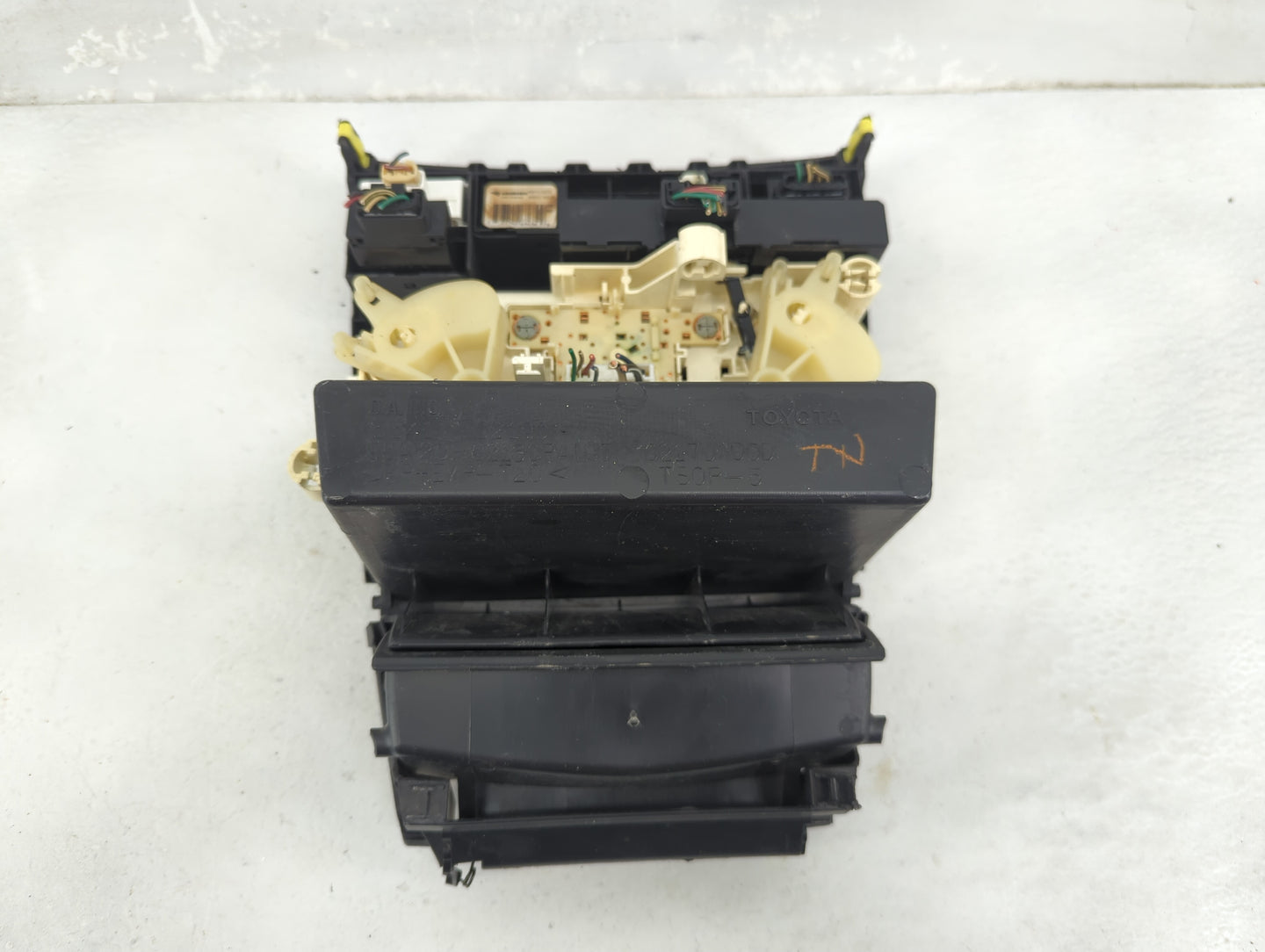 2003-2008 Toyota Corolla Climate Control Module Temperature AC/Heater Replacement P/N:68900-630A 83910-02070 Fits OEM Used A