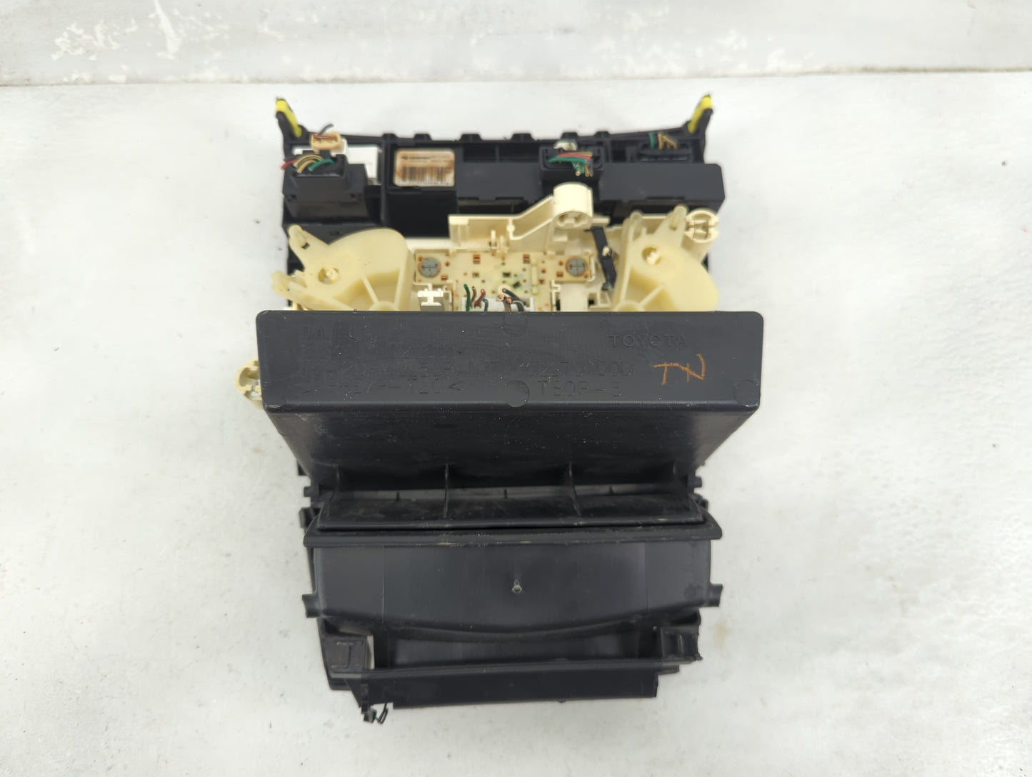 2003-2008 Toyota Corolla Climate Control Module Temperature AC/Heater Replacement P/N:68900-630A 83910-02070 Fits OEM Used A