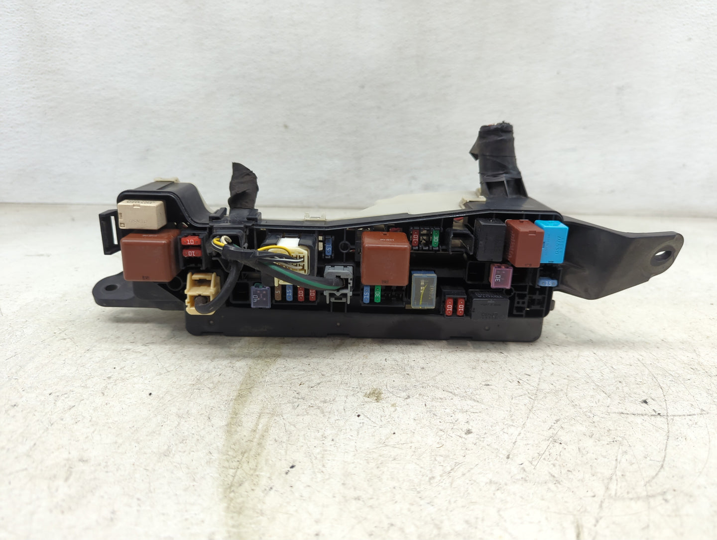 2004-2008 Toyota Corolla Fusebox Fuse Box Panel Relay Module P/N:R0100006991 Fits Fits 2004 2005 2006 2007 2008 OEM Used Aut