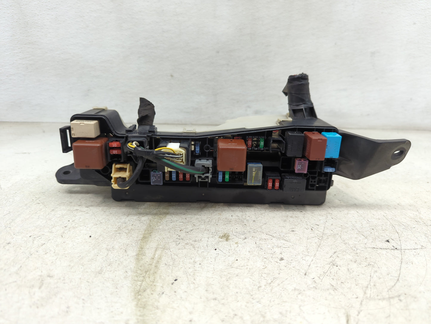 2004-2008 Toyota Corolla Fusebox Fuse Box Panel Relay Module P/N:R0100006991 Fits Fits 2004 2005 2006 2007 2008 OEM Used Aut