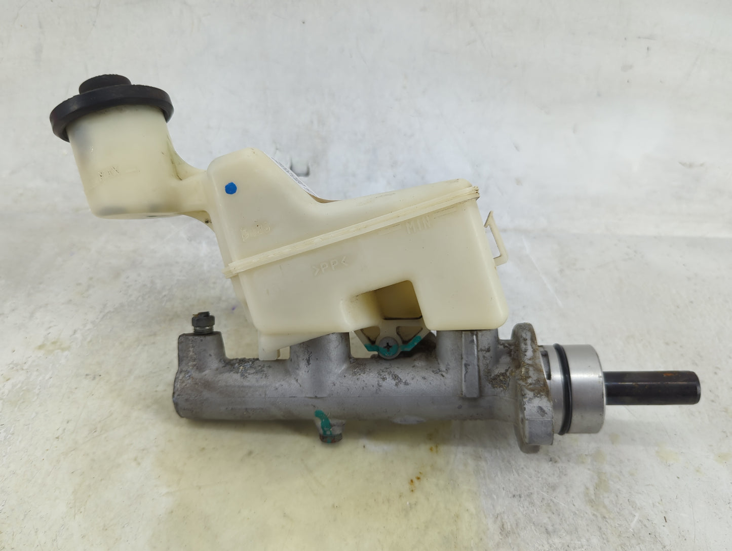 2003-2008 Toyota Corolla Brake Master Cylinder 1490685 - Oemusedautoparts1.com
