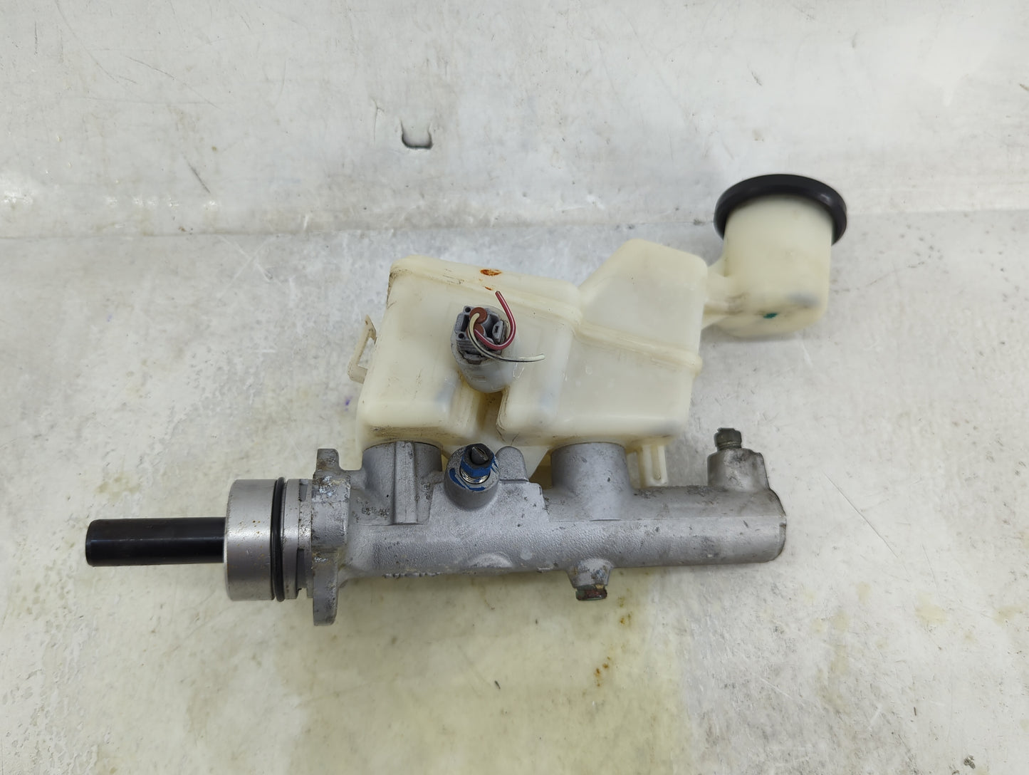 2003-2008 Toyota Corolla Brake Master Cylinder 1490685 - Oemusedautoparts1.com