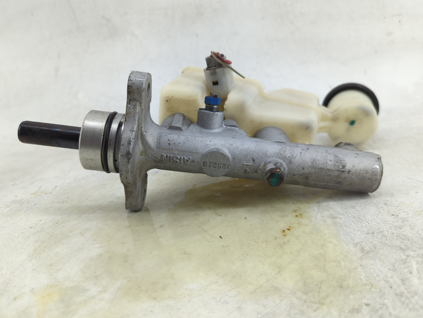 2003-2008 Toyota Corolla Brake Master Cylinder 1490685 - Oemusedautoparts1.com