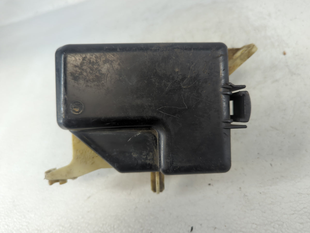 2002-2005 Toyota Echo Fusebox Fuse Box Panel Relay Module Fits Fits 2002 2003 2004 2005 OEM Used Auto Parts - Oemusedautopar
