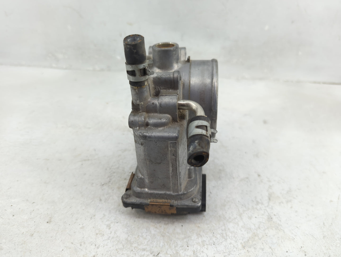 2004-2010 Toyota Highlander Throttle Body P/N:22030-20060 Fits Fits 2003 2004 2005 2006 2007 2008 2009 2010 OEM Used Auto Pa