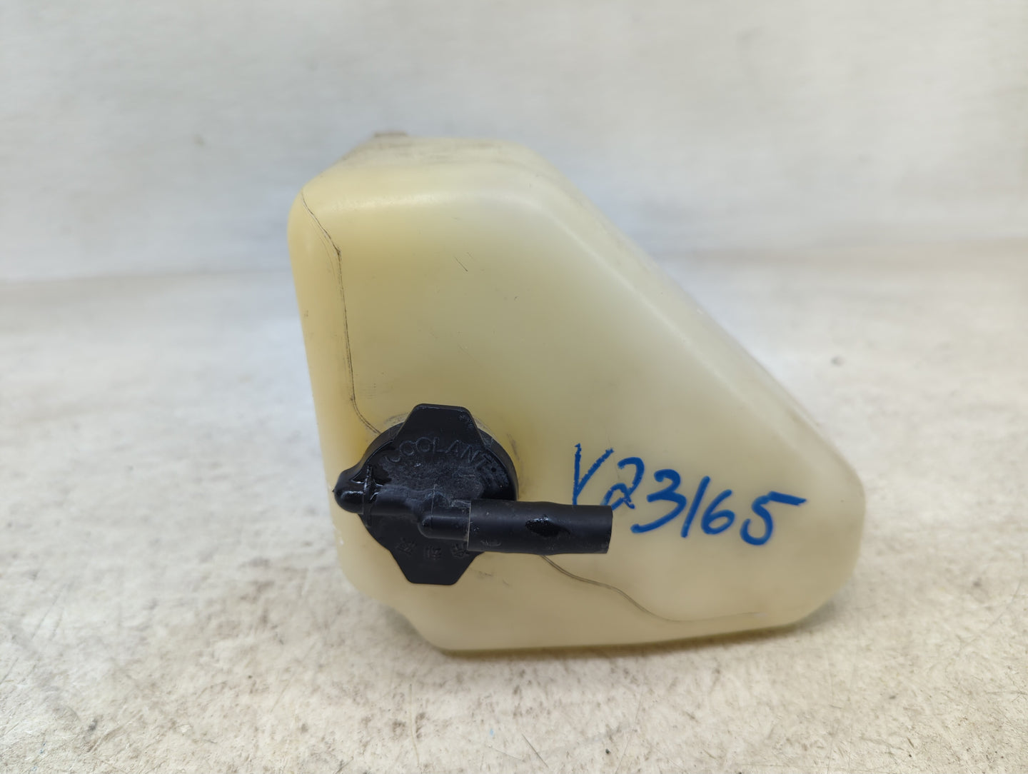 2004 Toyota Highlander Radiator Coolant Overflow Expansion Tank Bottle 1409530 - Oemusedautoparts1.com