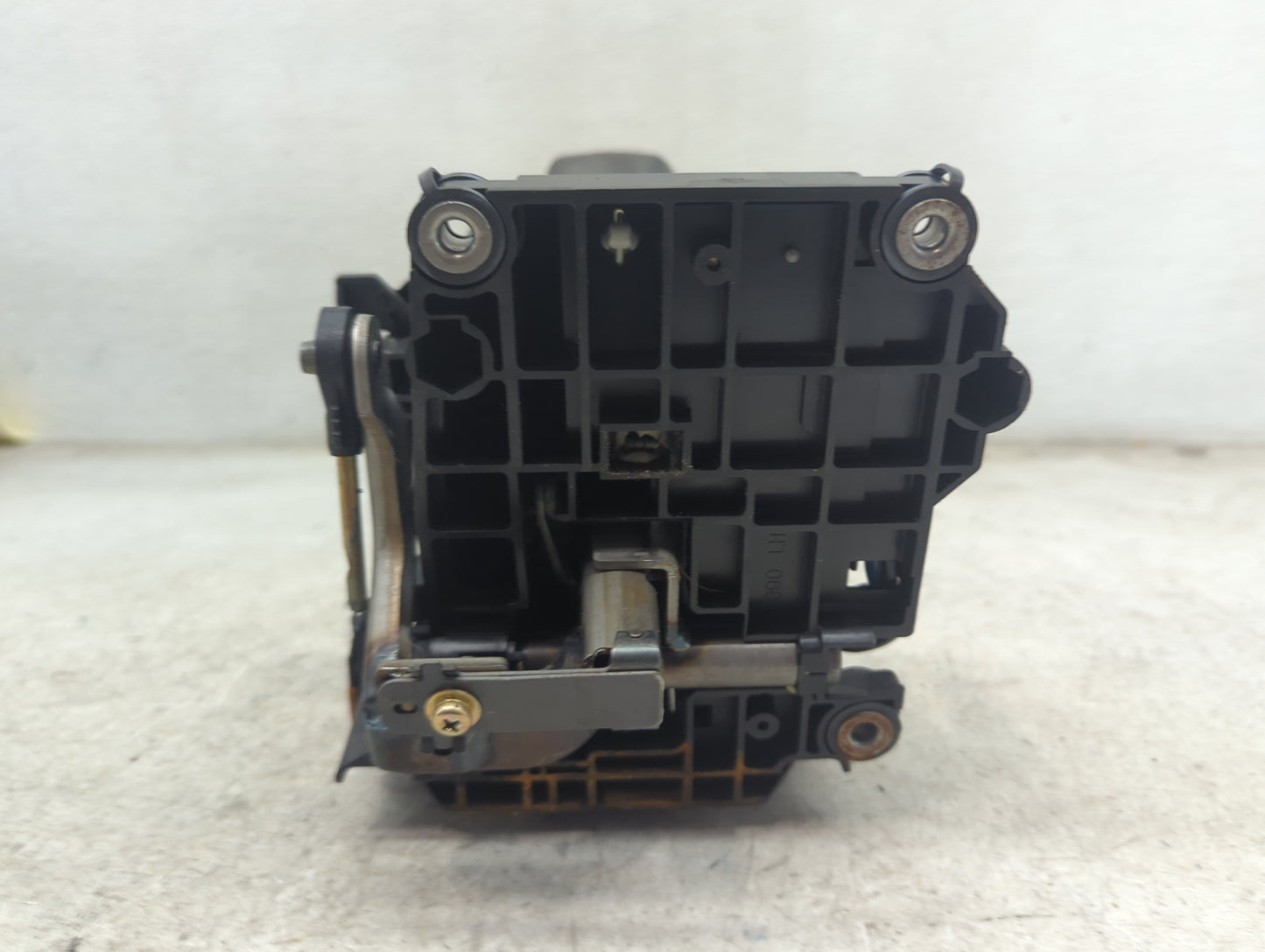 2004 Toyota Highlander Floor Console Assembly Shifter - Oemusedautoparts1.com