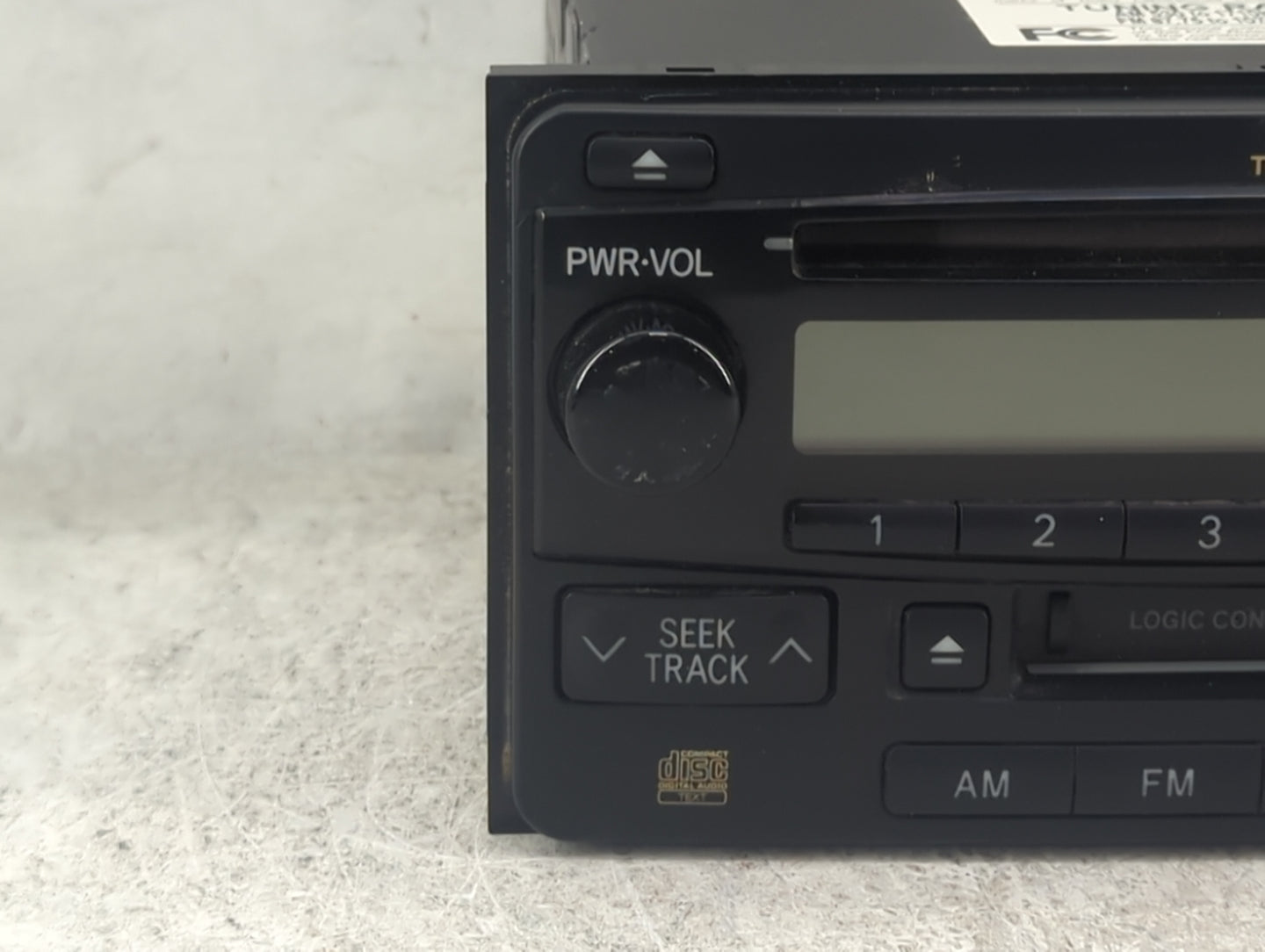 2004-2007 Toyota Highlander Radio AM FM Cd Player Receiver Replacement P/N:86120-52241 122000-44310101 Fits OEM Used Auto Pa