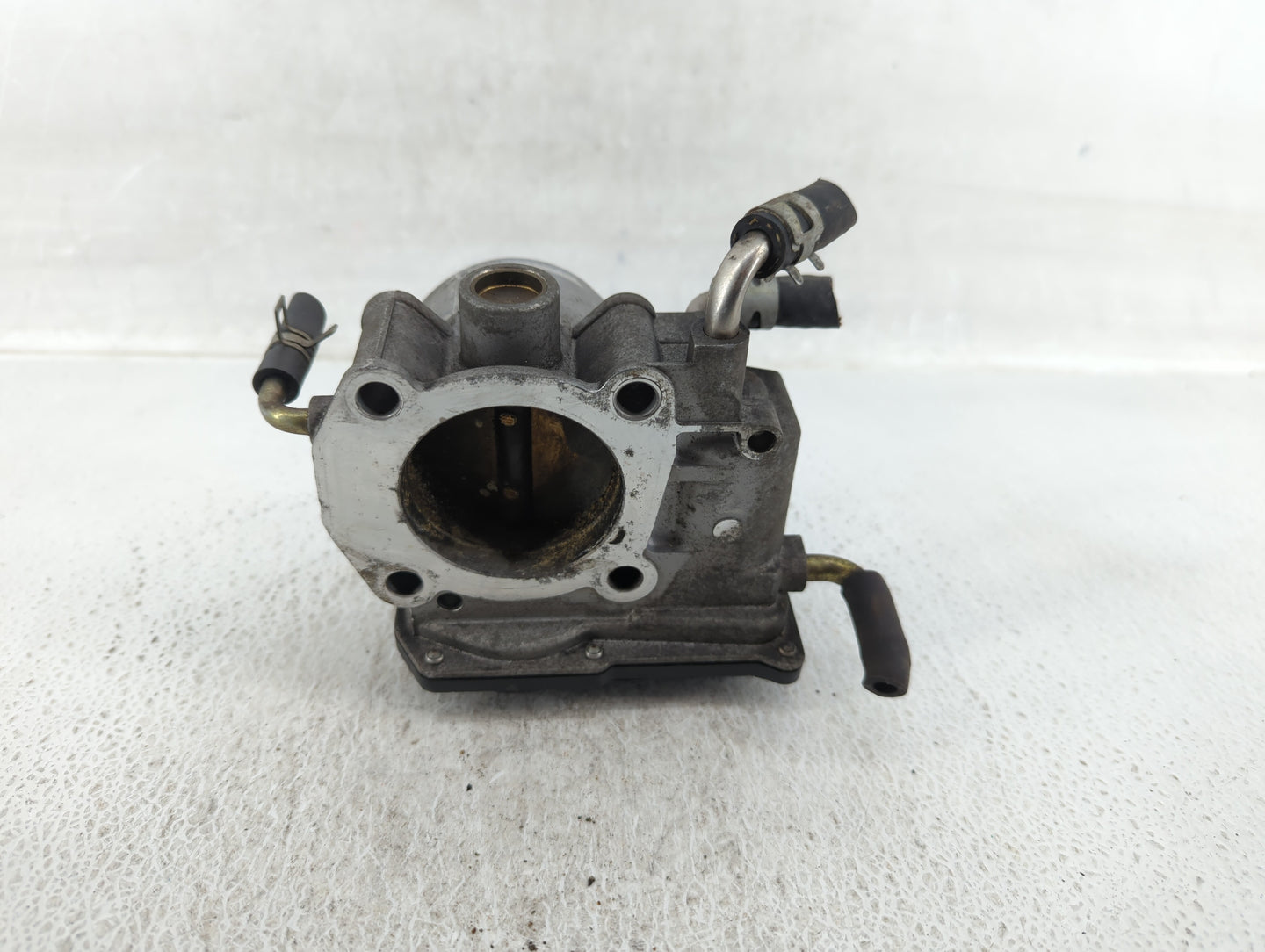 2004-2007 Toyota Highlander Throttle Body P/N:22030-28060 Fits Fits 2004 2005 2006 2007 OEM Used Auto Parts - Oemusedautopar