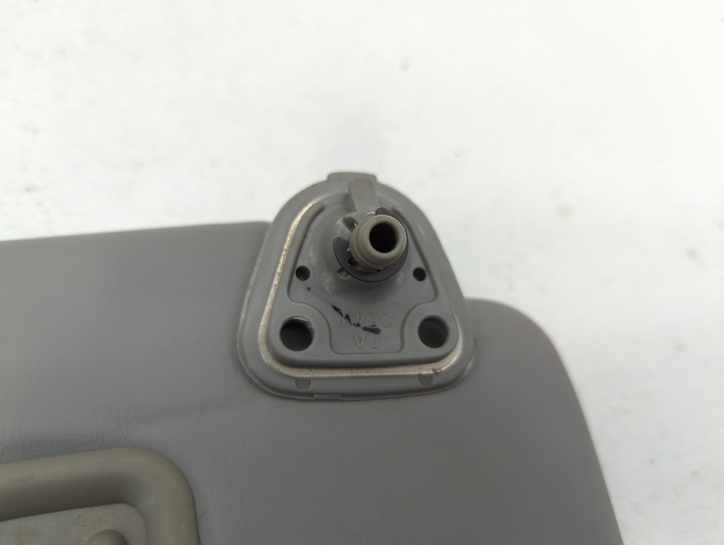 2004-2007 Toyota Highlander Sun Visor Shade Replacement Passenger Right Mirror Fits Fits 2004 2005 2006 2007 OEM Used Auto P