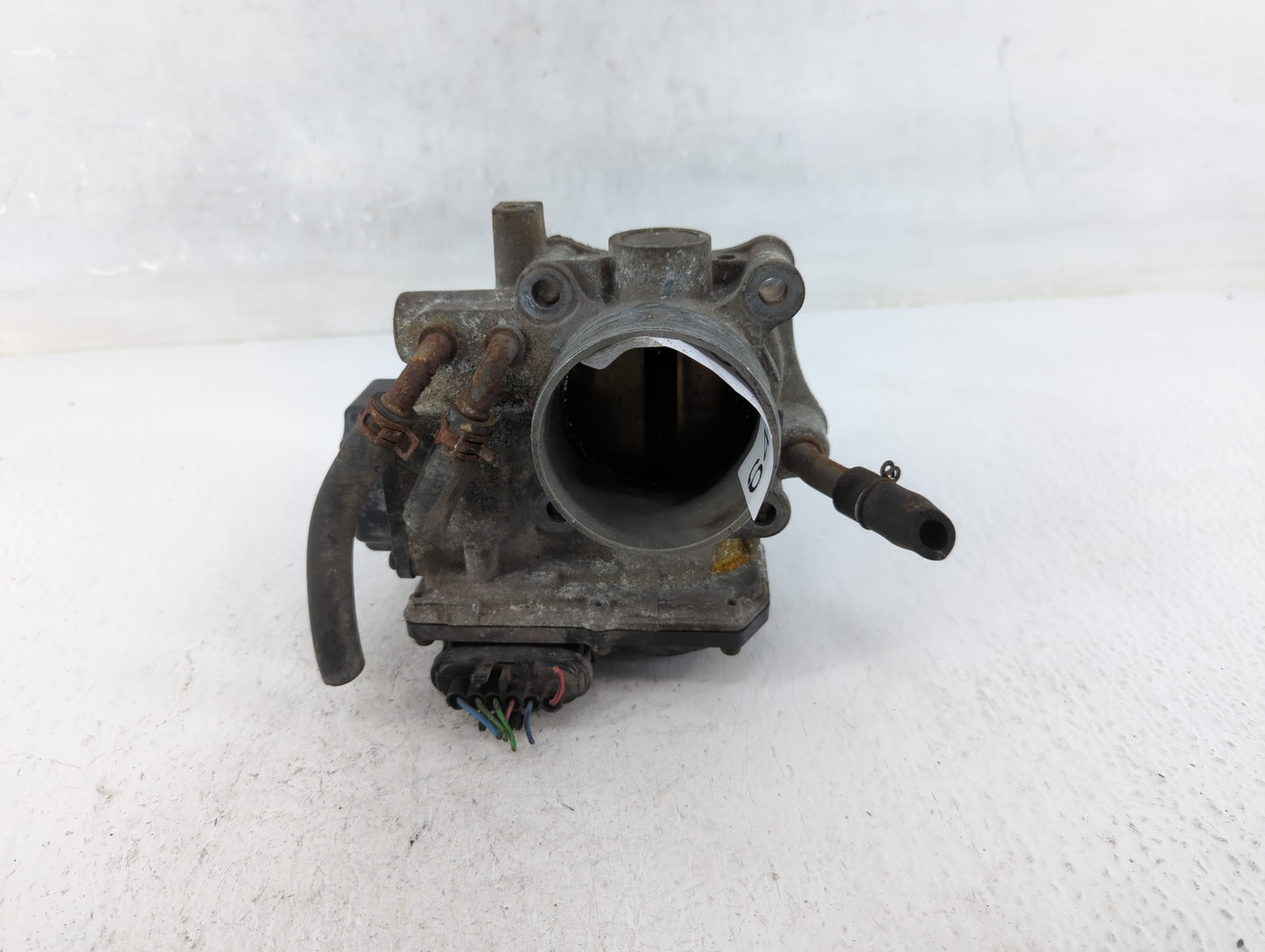 2004-2007 Toyota Highlander Throttle Body P/N:22030-28060 Fits Fits 2004 2005 2006 2007 OEM Used Auto Parts - Oemusedautopar
