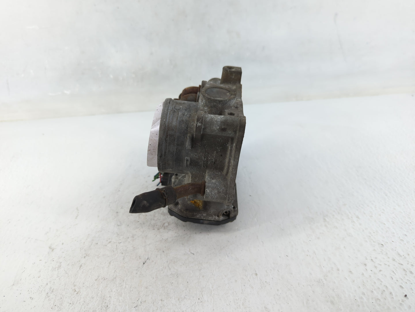 2004-2007 Toyota Highlander Throttle Body P/N:22030-28060 Fits Fits 2004 2005 2006 2007 OEM Used Auto Parts - Oemusedautopar
