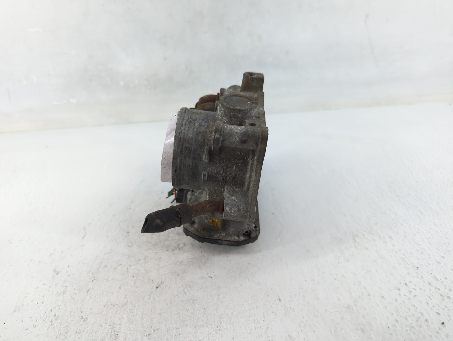 2004-2007 Toyota Highlander Throttle Body P/N:22030-28060 Fits Fits 2004 2005 2006 2007 OEM Used Auto Parts - Oemusedautopar