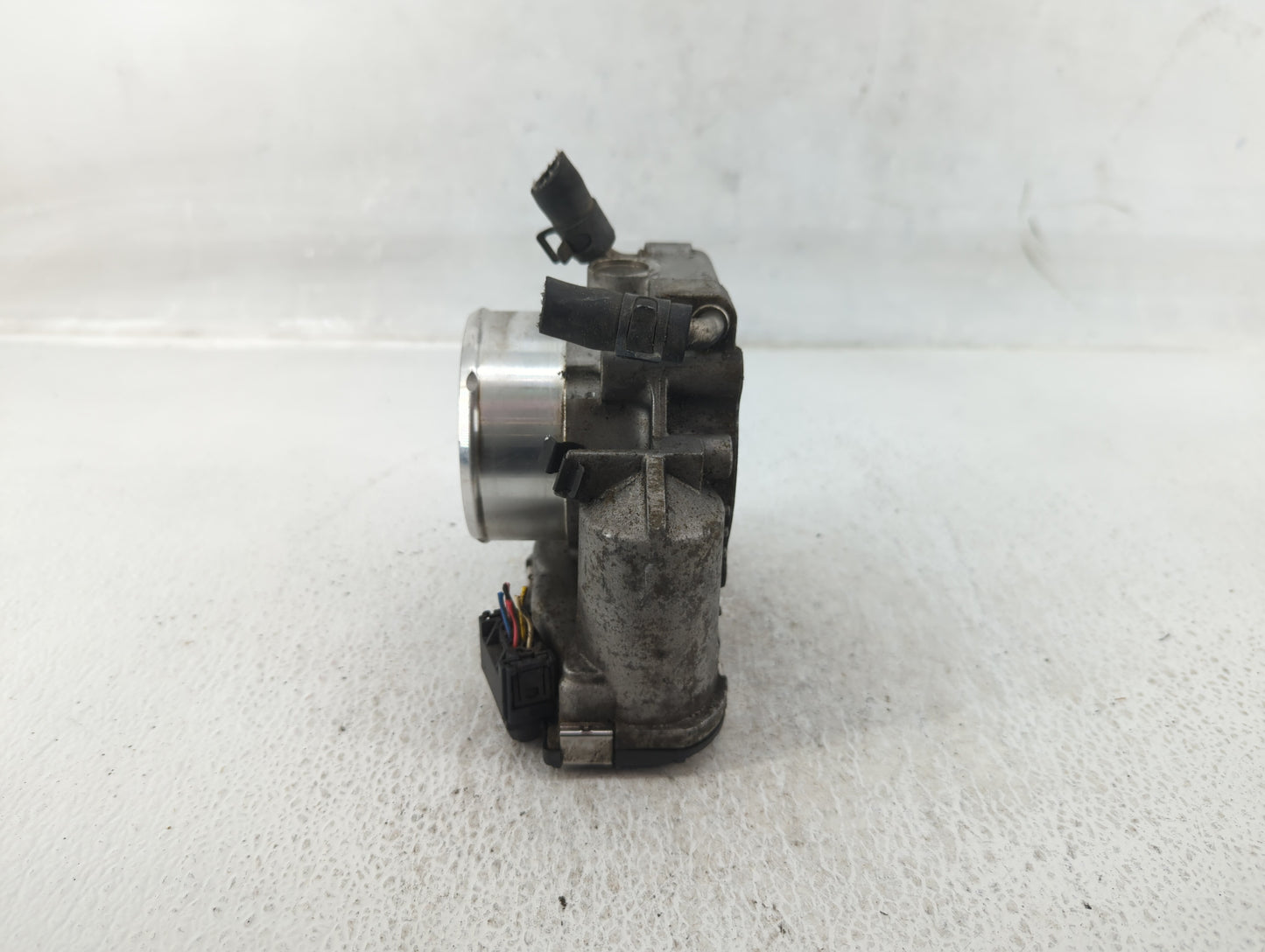 2004-2005 Toyota Matrix Throttle Body P/N:35100-2G700 Fits Fits 2004 2005 OEM Used Auto Parts - Oemusedautoparts1.com