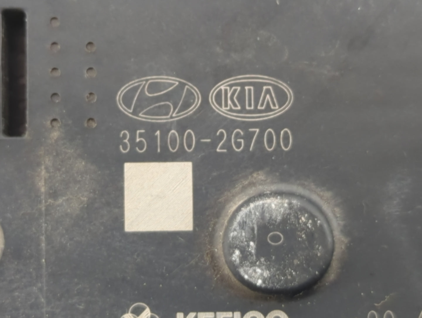 2004-2005 Toyota Matrix Throttle Body P/N:35100-2G700 Fits Fits 2004 2005 OEM Used Auto Parts - Oemusedautoparts1.com