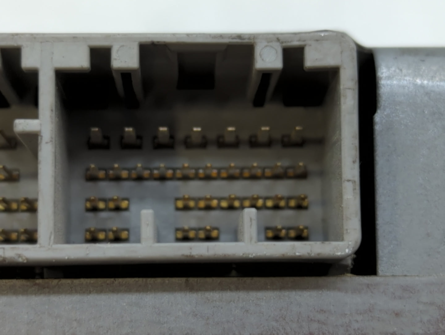 2004-2004 Toyota Prius Chassis Control Module Ccm Bcm Body Control - Oemusedautoparts1.com
