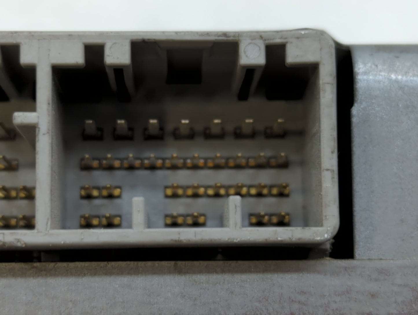 2004-2004 Toyota Prius Chassis Control Module Ccm Bcm Body Control - Oemusedautoparts1.com