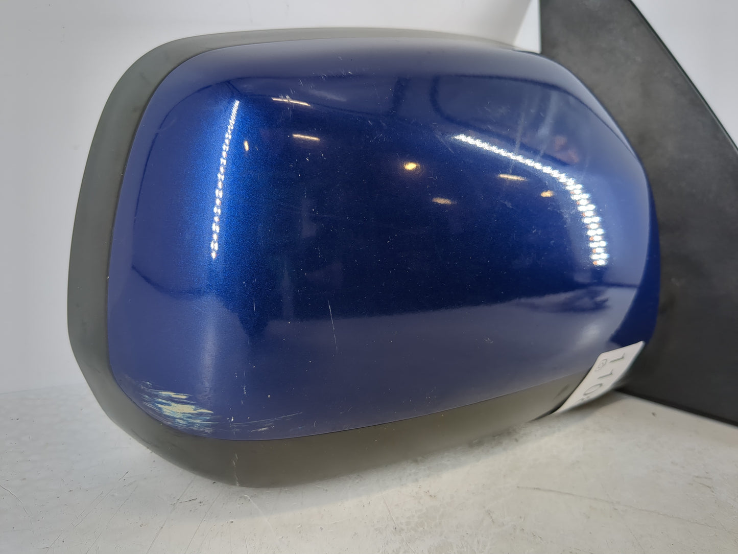 2004-2005 Toyota Rav4 Passenger Side View Mirror - Right Door Mirror OEM Used - Oemusedautoparts1.com