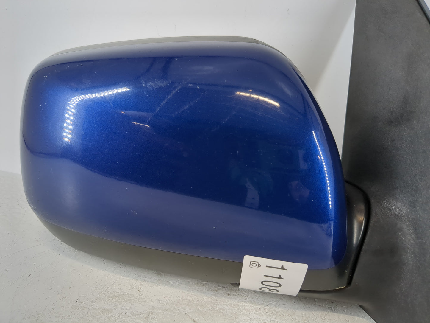 2004-2005 Toyota Rav4 Passenger Side View Mirror - Right Door Mirror OEM Used - Oemusedautoparts1.com